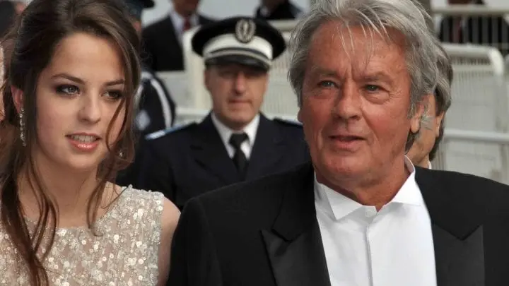 Anouchka Delon : « et ces abrutis de chasseurs on la régule quand leur connerie? »