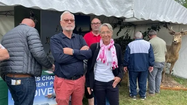 Elisabeth Borne auprès des agriculteurs et des chasseurs peu avant sa nomination