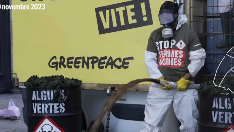 Greenpeace déverse du lisier devant le ministère de l'Agriculture