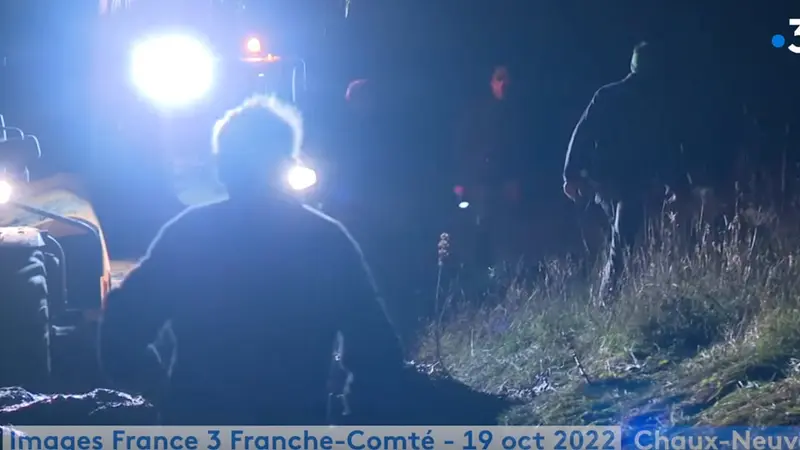 Éleveurs, écologistes et journalistes : la situation dégénère pendant une opération de régulation du loup