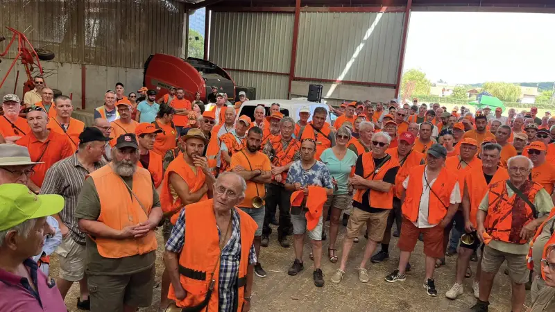 Les chasseurs reçoivent Aymeric Carron comme il se doit lors de son université d’été.