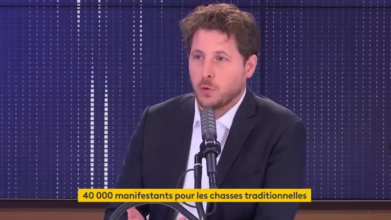 Julien Bayou associe la chasse et les féminicides dans une intervention sur Franceinfo.