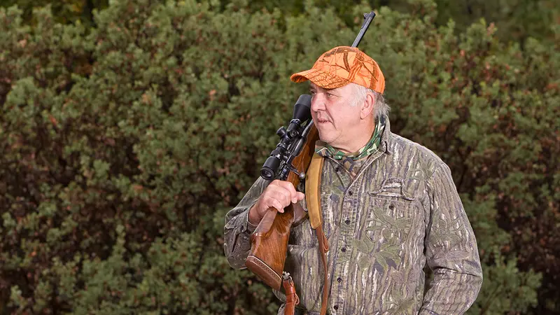 Un chasseur de 88 ans agressé