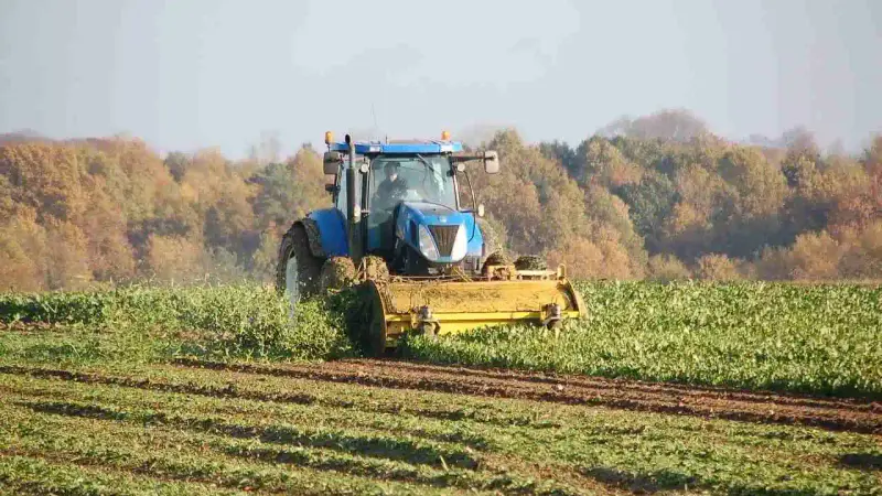 Loire-Atlantique : accusé d’avoir foncé sur des chasseurs en tracteur, un agriculteur porte plainte