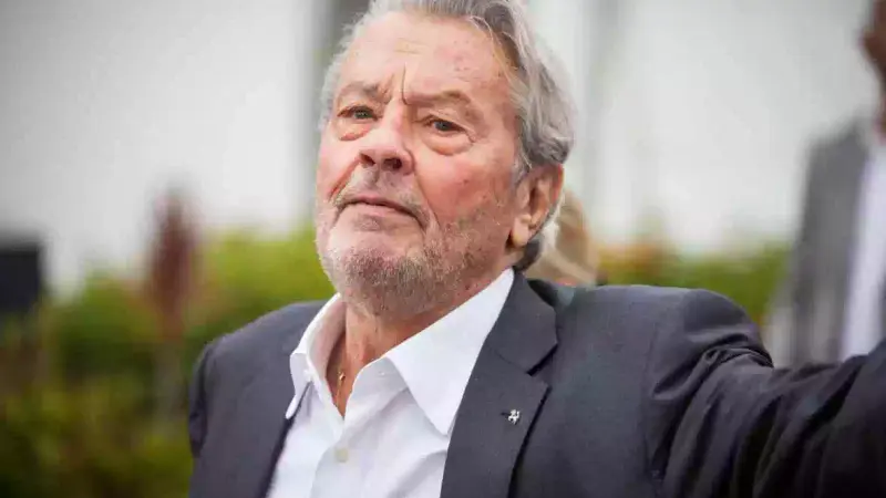 72 armes et 3000 munitions saisies chez Alain Delon