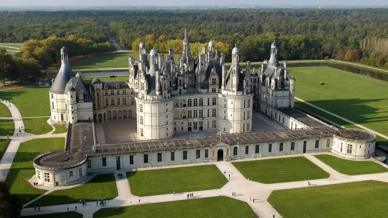 Emmanuel Macron fête ses 40 ans à Chambord ce soir