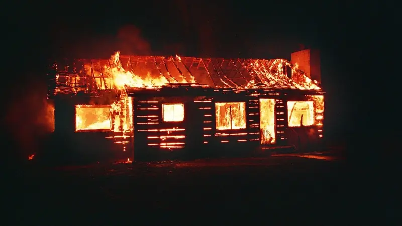 cabane de chasse incendiée
