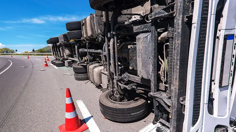 Pyrénées-Orientales : Un poids lourd percute un sanglier et tombe au fond d’un ravin