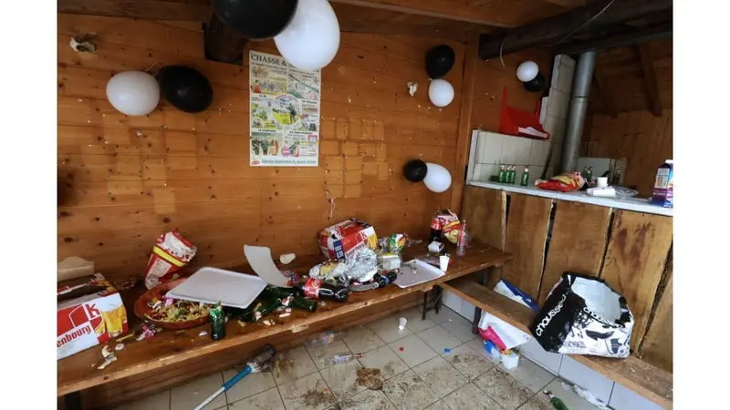Fête clandestine et attaque au couteau dans une cabane de chasse