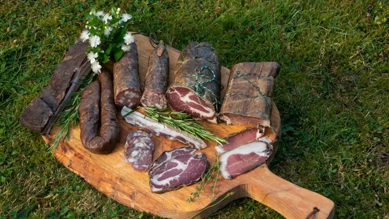Une famille de chasseurs a été intoxiquée par la Trichenella Britovi après la consommation d’un jambon de sanglier