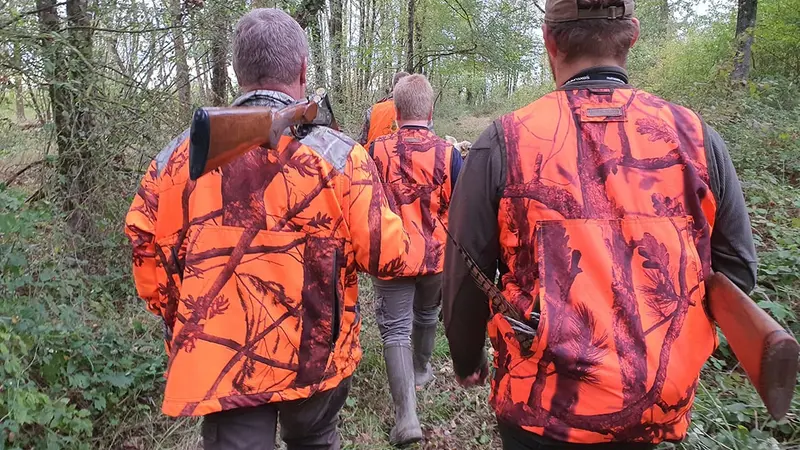 Gilet fluo, panneaux de signalisation et formation sécurité à présent obligatoires