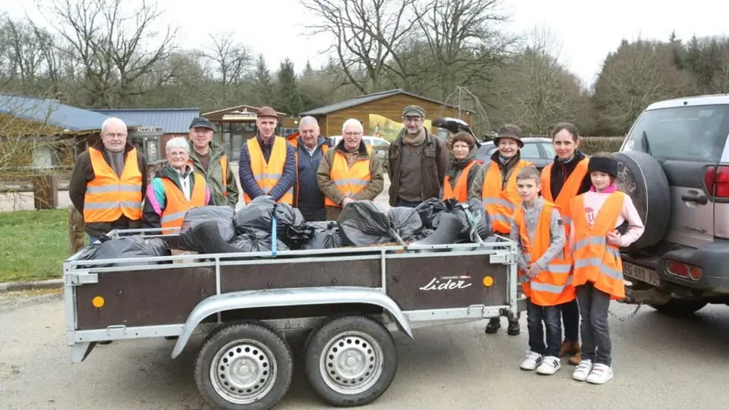 Forêt de Gouffern : les chasseurs ramassent 300 kilos de déchets