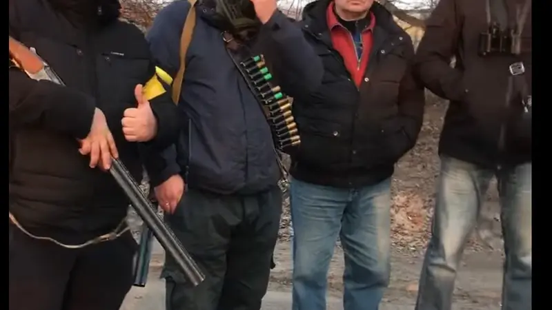 En Ukraine des chasseurs prennent les armes pour défendre leur pays