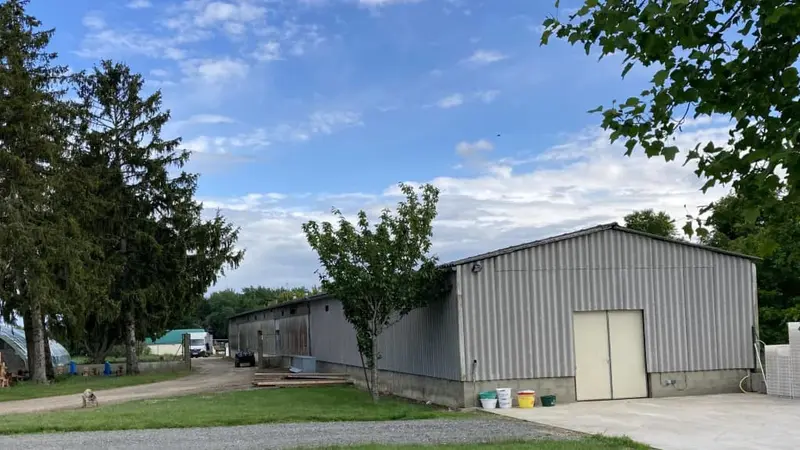Suite à la dernière vidéo de P. Rigaux, l’éleveur mis en cause ouvre ses portes à la presse