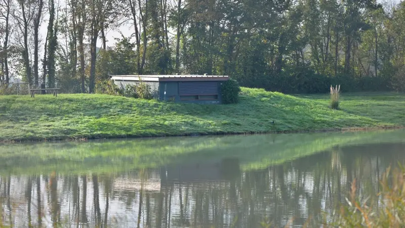 Un huttier condamné à passer sa hutte de 65m² à 9 m²