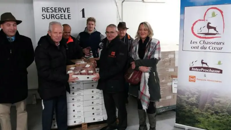 Interprochasse donne 480 à la banque alimentaire du Rhône
