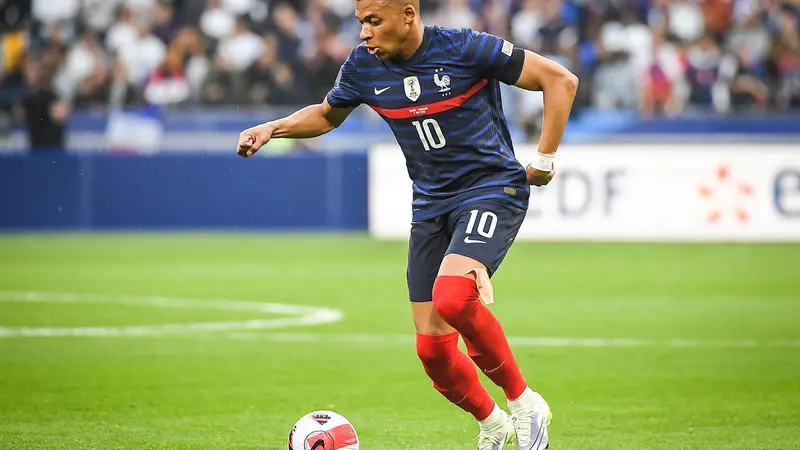 Aymeric Caron tente de faire pression sur Kylian Mbappé qui devait assister à une corrida