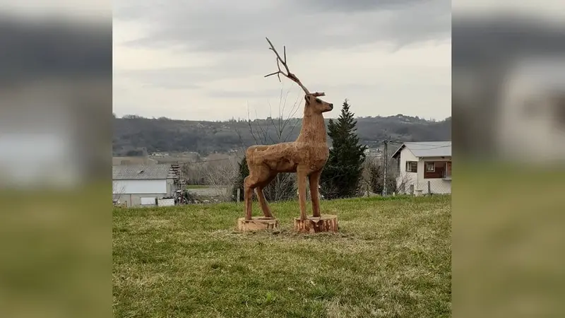 Drôme : La statue d’un cerf en bois de plus de 150 kg qui décorait un rond point a été volée