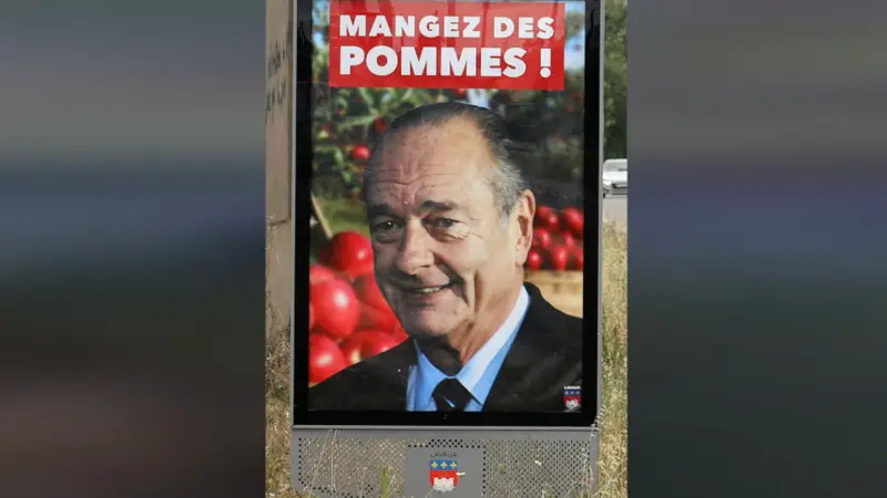 Une mairie lance une campagne d’affichage bien pensée en réponse aux pommiers arrachés par les écologistes
