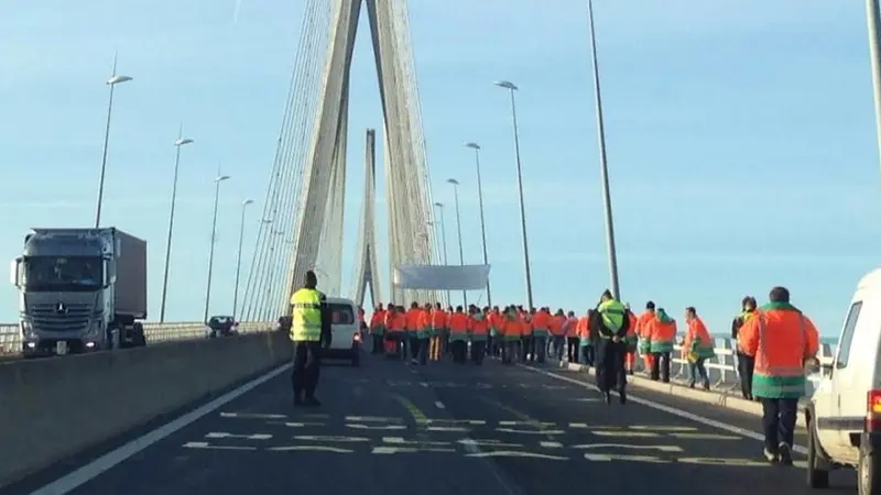Les chasseurs réunis samedi 10 février sur le pont de Normandie pour manifester à nouveau