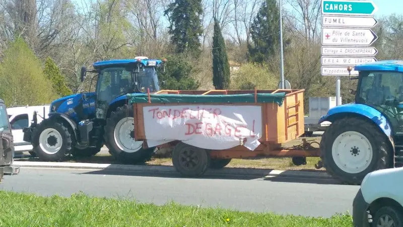 🚨 Coup de force des agriculteurs et des chasseurs qui refusent la venue de l’écologiste Marine Tondelier en Lot-et-Garonne