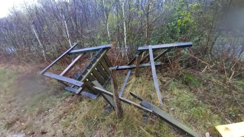 Plus de 30 miradors détruits dans le Calvados