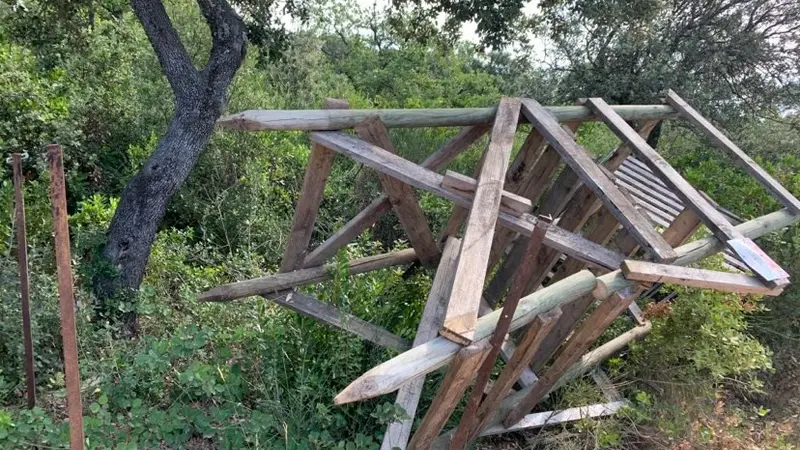 Dégradations de miradors : la justice Française moquée par les anti-chasse sur les réseaux sociaux