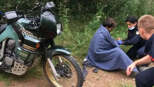 Un chasseur sauve un motard Allemand qui sillonnait la France en moto