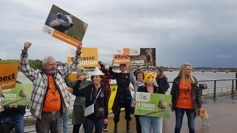 Une énorme manifestation anti-chasse a réuni….15 personnes !