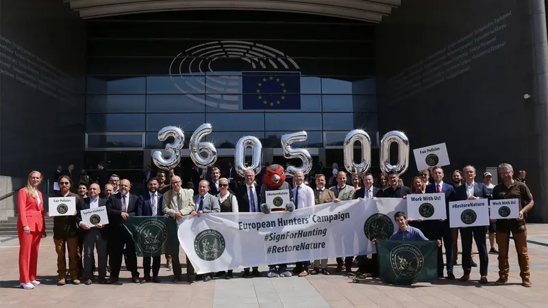 La Fédération Européenne des chasseurs à remis une pétition au Commissaire européen à l’environnement