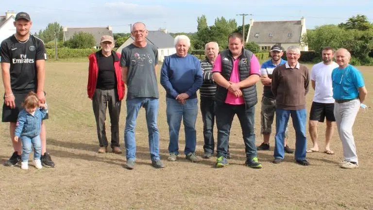 A Poullan-sur-Mer, les chasseurs financent des fleurs pour la commune