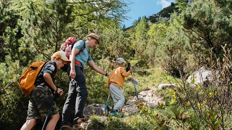 Randonnée en montagne : pourquoi la rencontre entre les chiens des promeneurs et les patous est de plus en plus compliqué