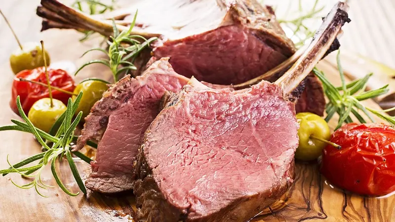 Carré de cerf rôti sauce miel et gingembre