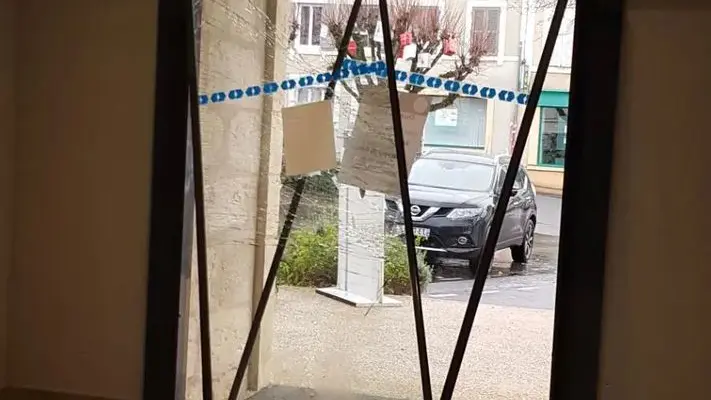 Des sangliers pénètrent de force dans une mairie !