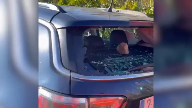 voiture de chasseur vandalisée