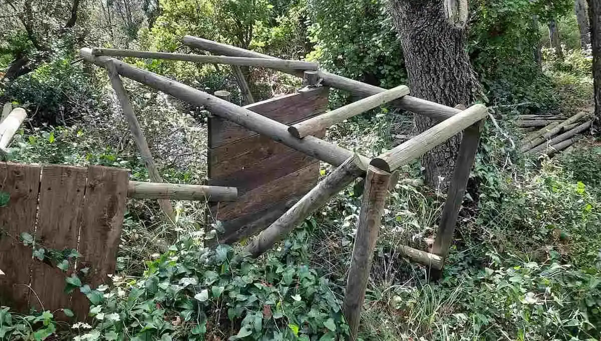 Après l’incendie de leur cabane, des chasseurs du Jura découvrent leurs miradors vandalisés