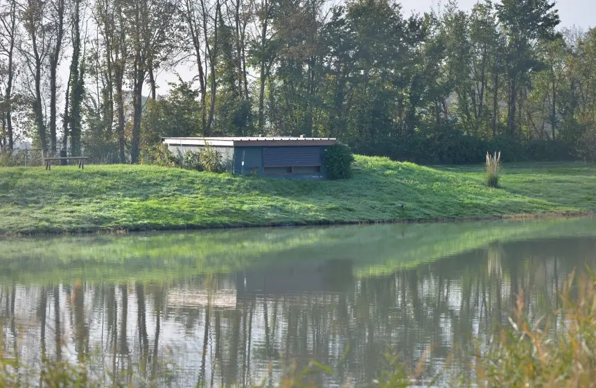 Un huttier condamné à passer sa hutte de 65m² à 9 m²
