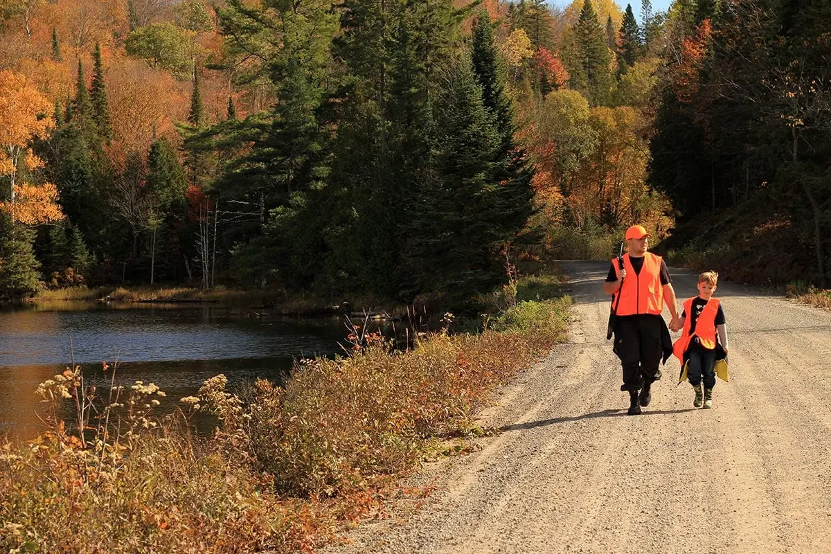 Un site pour enfant explique que la chasse est un loisir dangereux et que beaucoup veulent abolir