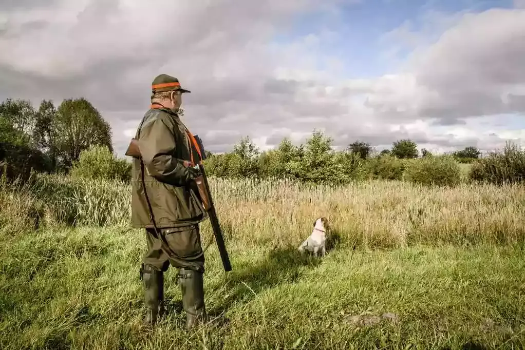 chasseur et son chien