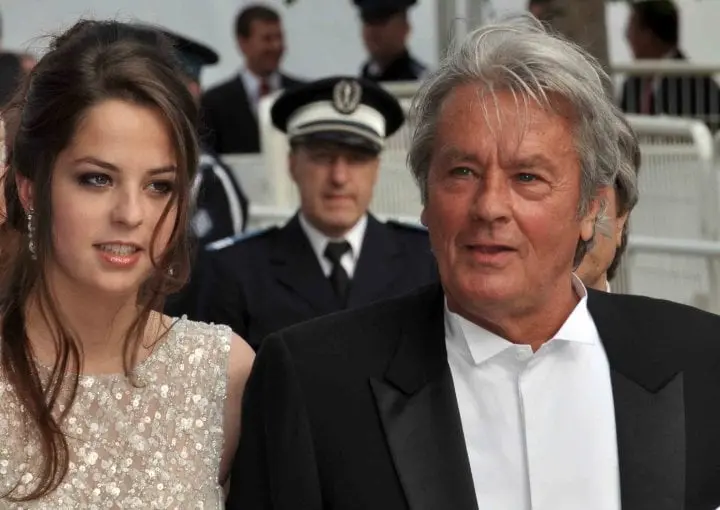 Anouchka Delon : « et ces abrutis de chasseurs on la régule quand leur connerie? »