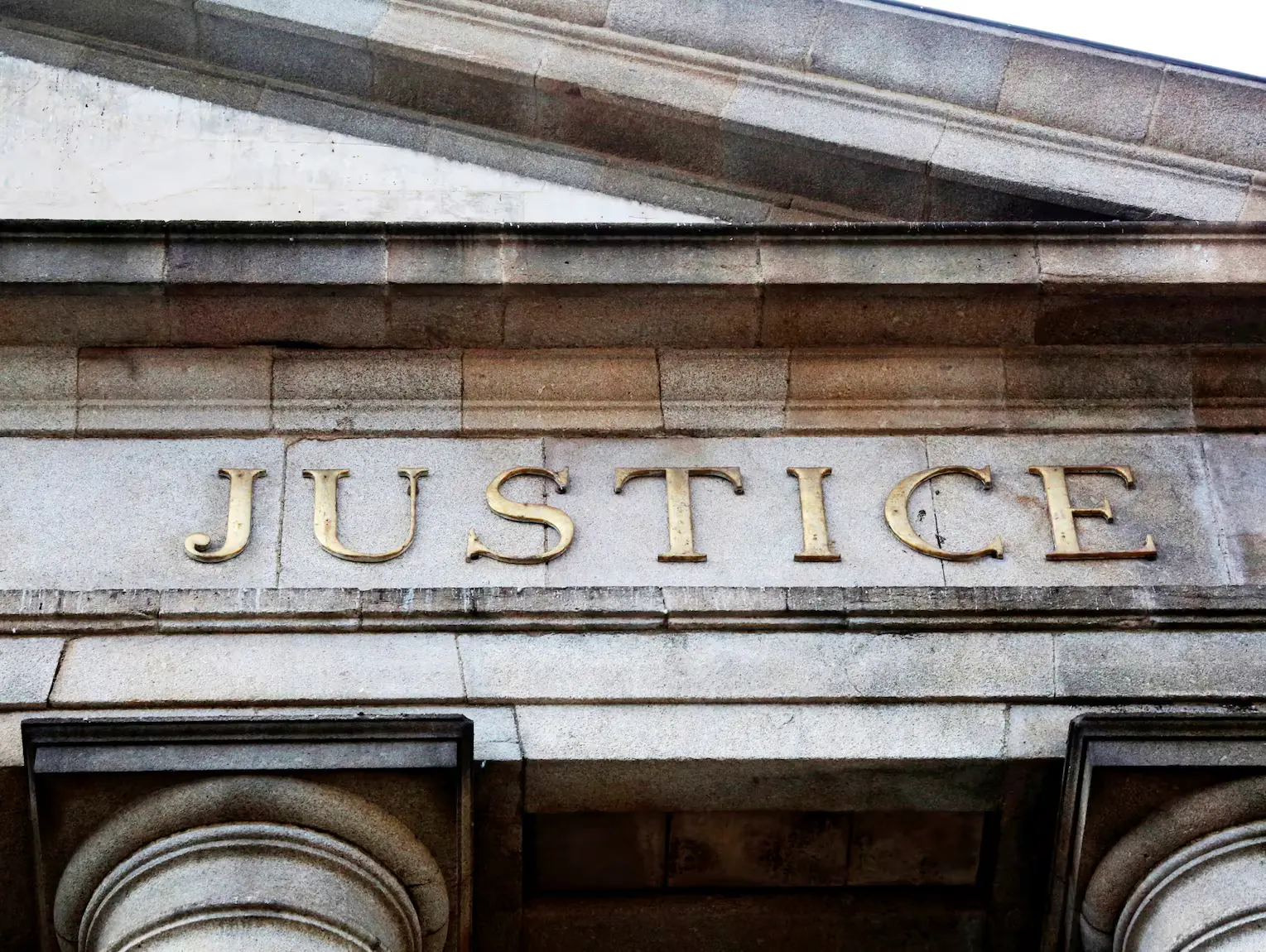 Perdrix grise des Pyrénées : la justice s’oppose à One Voice et refuse de suspendre la chasse