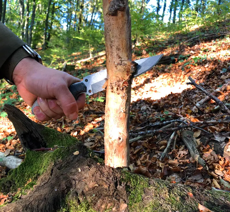 Amateur de bushcraft, Beber Wild a testé le couteau dans de nombreuses situation Amateur de bushcraft, Beber Wild a testé le couteau dans de nombreuses situation