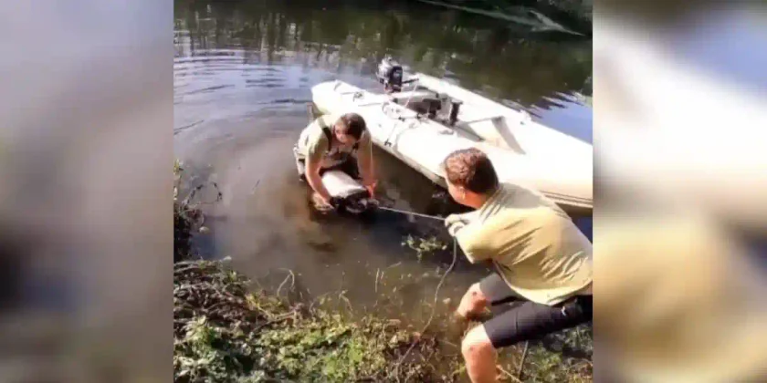 deux pêcheurs sauvent un énorme poisson