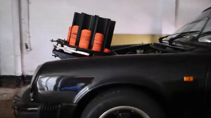 Vidéo : il fait un ball-trap depuis une Porsche !