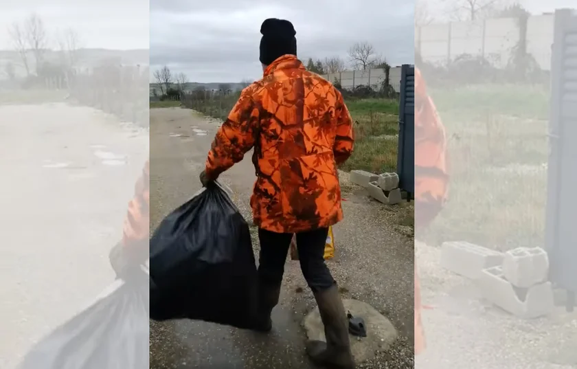 [Vidéo] Un chasseur ramène des déchets à leur propriétaire qui les avait laissés en pleine nature