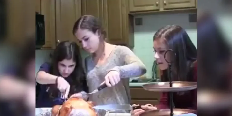 [Vidéo] Des parents font croire à leurs filles que la dinde était enceinte