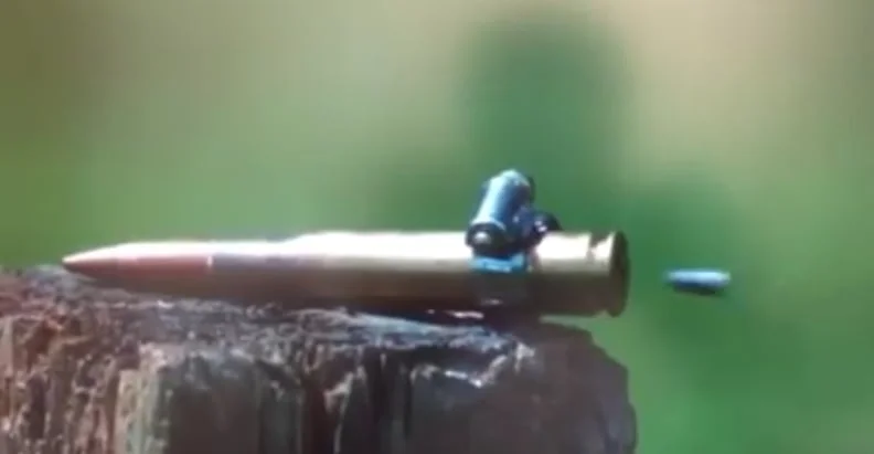 Vidéo : percuter une balle de grande chasse avec une autre de 22 lr