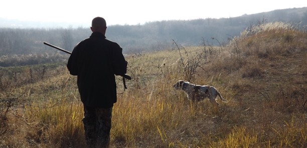 Un chasseur attaqué par des individus cagoulés