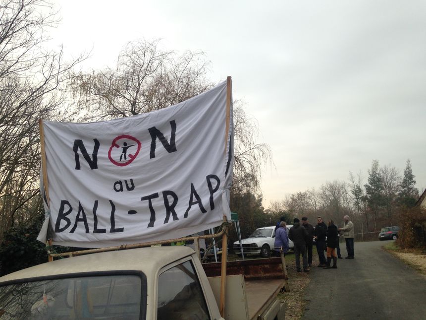 Ils manifestent pour la fermeture d’un ball-trap