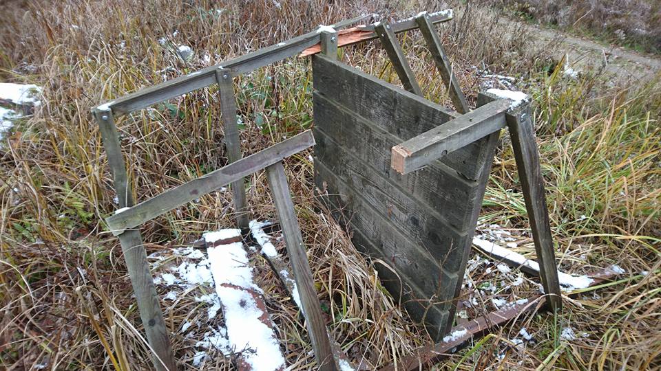 Les anti-chasses sabotent 6 chaises d’affût et un mirador en Meurthe et Moselle